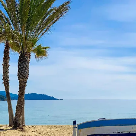 Apartment Select'so - Pour 4 Avec Vue & Pieds Dans L'eau, Parking Prive - Estel-f Le Lavandou